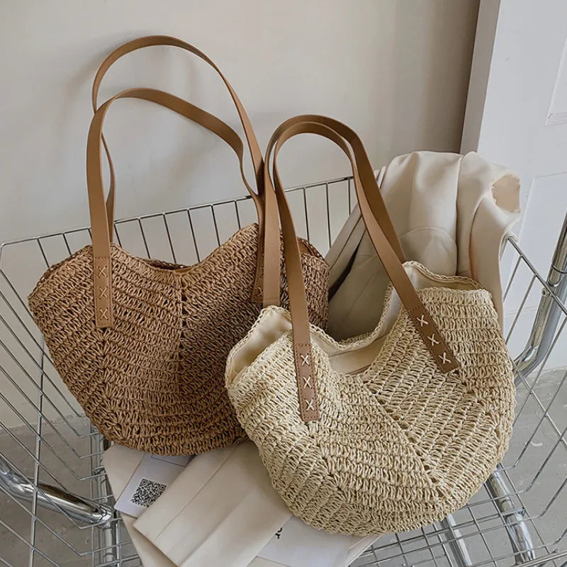 Detailed View of the Woven Shoulder Hand Bag